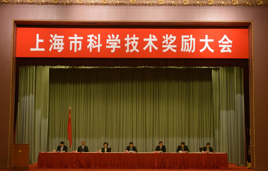 2018年度為上?？萍紕?chuàng)新事業(yè)發(fā)展作出突出貢獻(xiàn)的科技工作者和組織大會(huì)